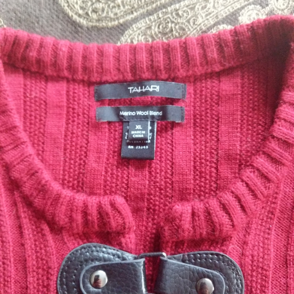 Red sweater - Picture 2 of 2
